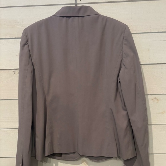 Ann Taylor Gray Blazer with Notched Lapels and Fitted Silhouette - Picture 5 of 8